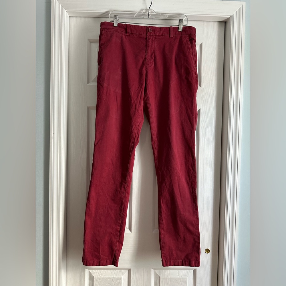 Vineyard Vines maroon chino pants
